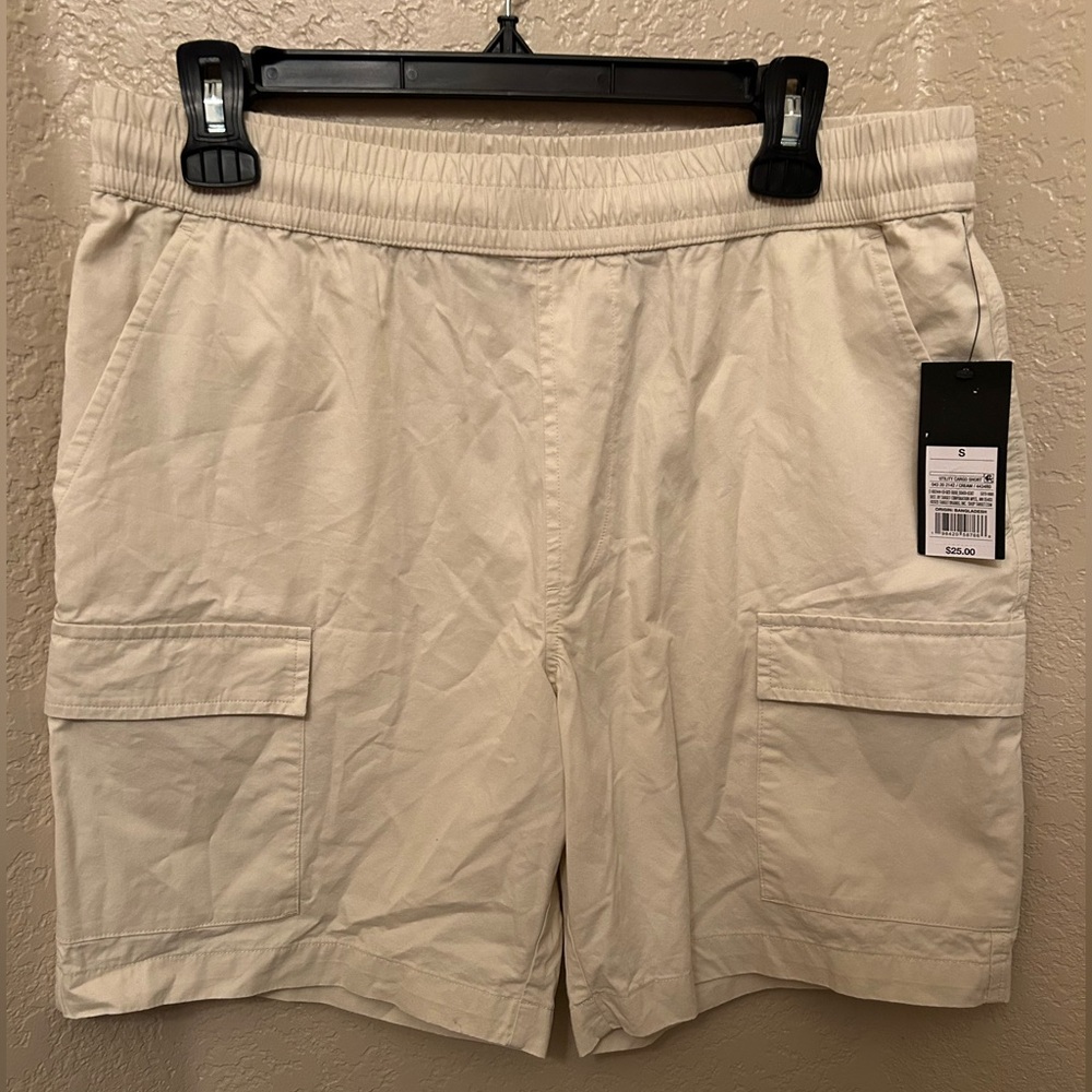 Original Use Men’s Cream colored Cargo Shorts, NWT Size Small